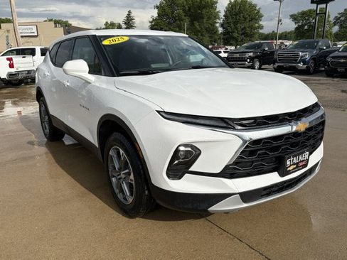Certified 2025 Chevrolet Blazer LT AWD/4WD image 1