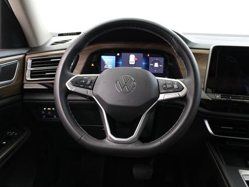 Used 2024 Volkswagen Atlas SE AWD/4WD image 18