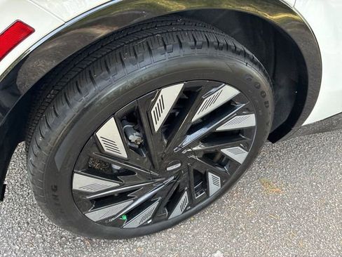 Used 2025 Lincoln Nautilus Reserve w/ Jet Appearance Package image 15