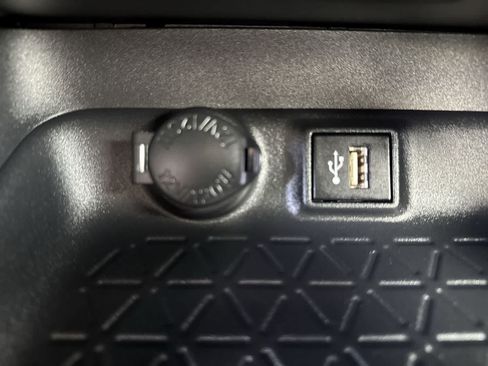 Used 2025 Toyota RAV4 XLE w/ Convenience Package FWD image 29
