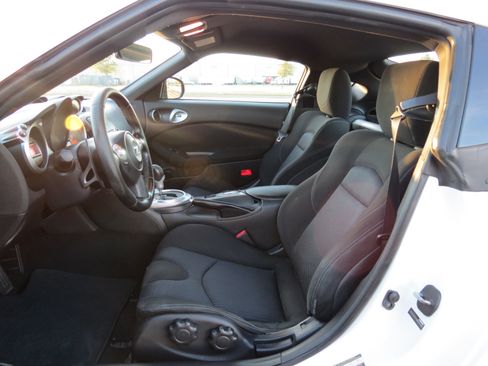 Used 2010 Nissan 370Z Coupe image 23