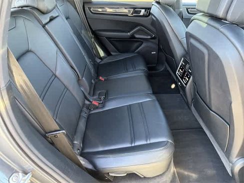 Used 2019 Porsche Cayenne image 18