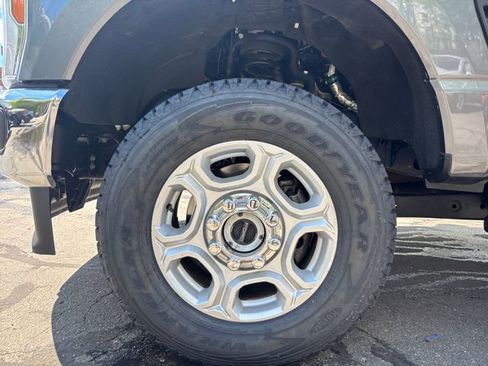 Used 2025 Ford F250 XLT w/ Snow Plow Prep Package AWD/4WD image 9