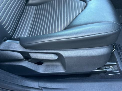 Used 2022 Toyota Camry SE w/ Carpet Mat Package (TMS) FWD image 21