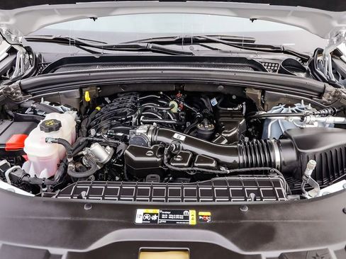 Certified 2025 Jeep Grand Cherokee Altitude image 28