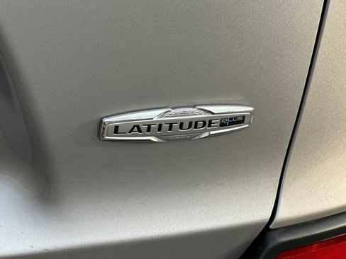 Used 2020 Jeep Cherokee Latitude Plus image 12