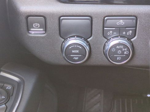 Used 2022 GMC Sierra 1500 Elevation image 18