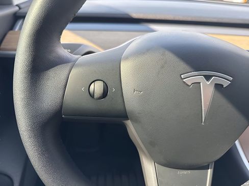 Used 2020 Tesla Model 3 Standard Range Plus image 15