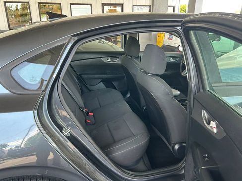 Used 2019 Kia Forte LXS FWD image 6