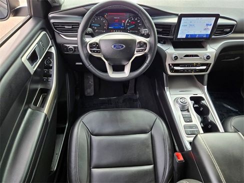 Used 2022 Ford Explorer XLT w/ Equipment Group 202A image 15