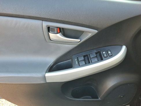 Used 2014 Toyota Prius Four FWD image 12
