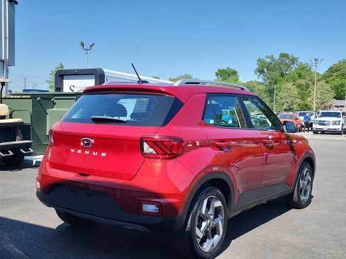 Used 2025 Hyundai Venue SEL FWD image 5