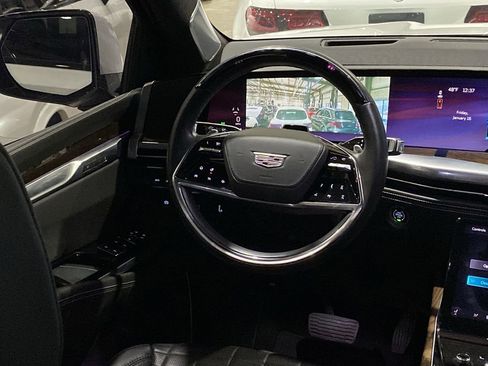 Used 2025 Cadillac Escalade Sport Platinum image 2