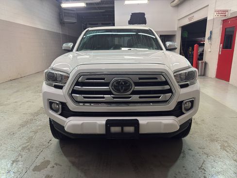 Used 2018 Toyota Tacoma Limited AWD/4WD image 2