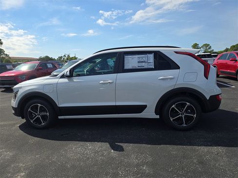 New 2025 Kia Niro EX w/ EX Cold Weather Package image 5