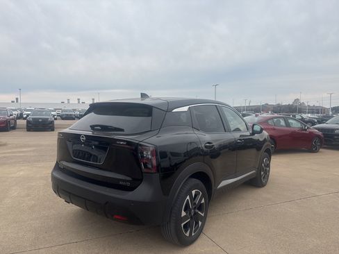 Certified 2025 Nissan Kicks SV image 18