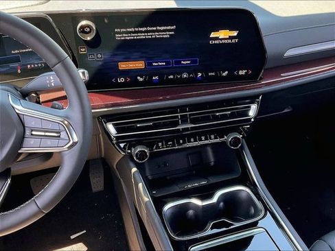 New 2026 Chevrolet Traverse Z71 w/ Driver Confidence Package AWD/4WD image 6