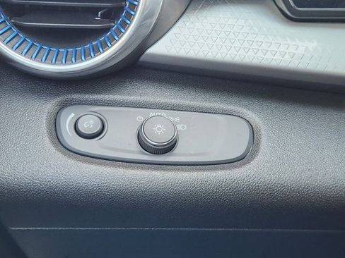 Used 2025 Chevrolet Trax LT w/ Driver Confidence Package image 24