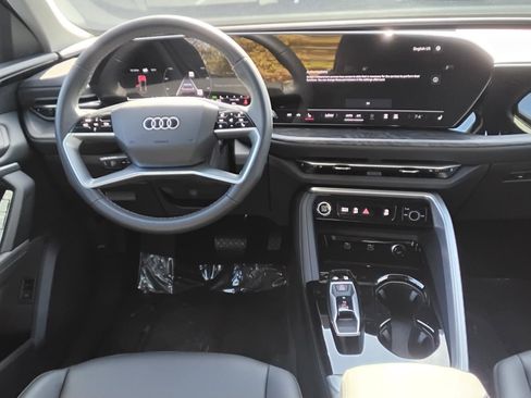 Used 2025 Audi Q5 Premium w/ Convenience Package image 22