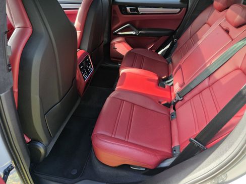 Used 2021 Porsche Cayenne Turbo S image 14