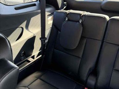 Certified 2023 Ford Explorer ST-Line w/ Class IV Trailer Tow Package image 18