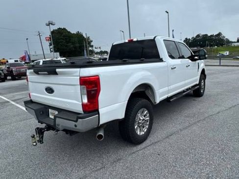 Used 2017 Ford F250 XLT w/ XLT Premium Package AWD/4WD image 11