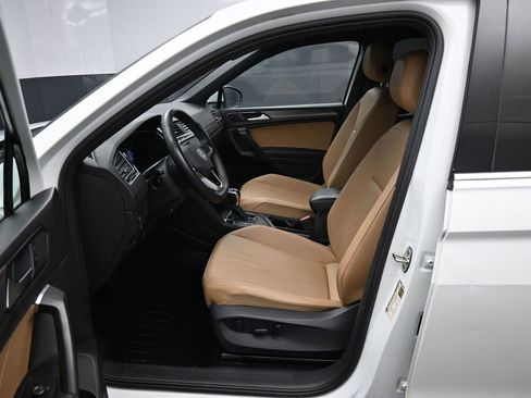 Used 2022 Volkswagen Tiguan SE image 9