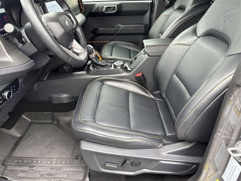 Used 2024 Ford Bronco Badlands image 9