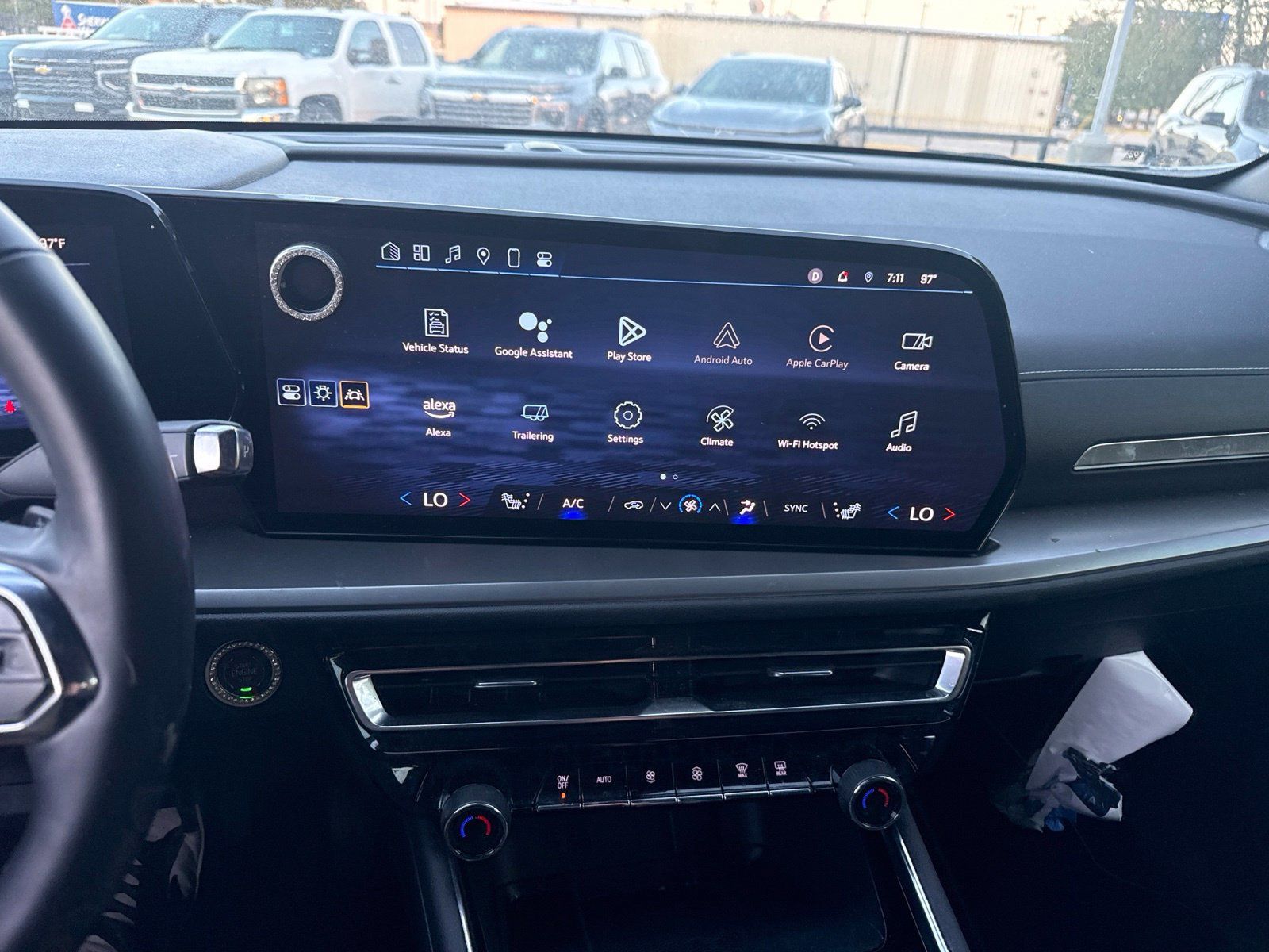 Used 2024 Chevrolet Traverse LT w/ Trailering Package FWD image 6