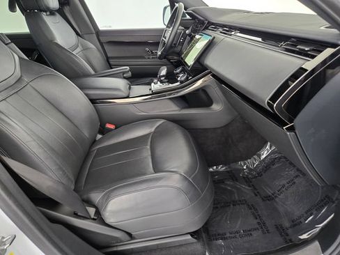 Used 2023 Land Rover Range Rover Sport SE Dynamic AWD/4WD image 3