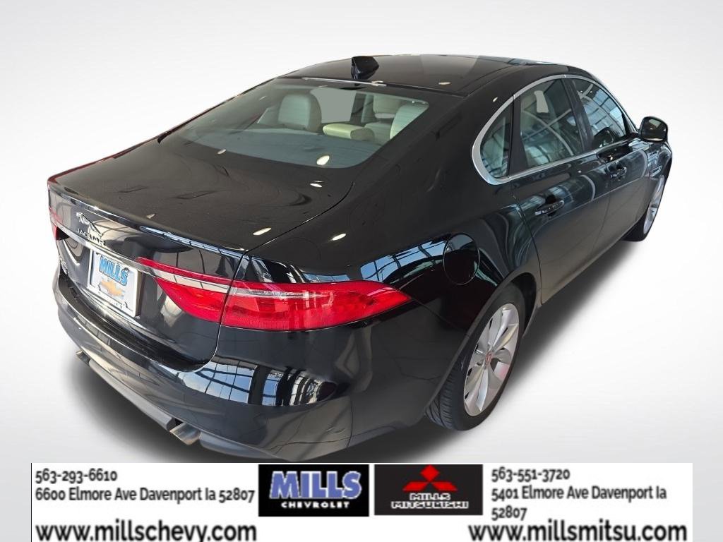 Used 2018 Jaguar XF Premium AWD/4WD image 5