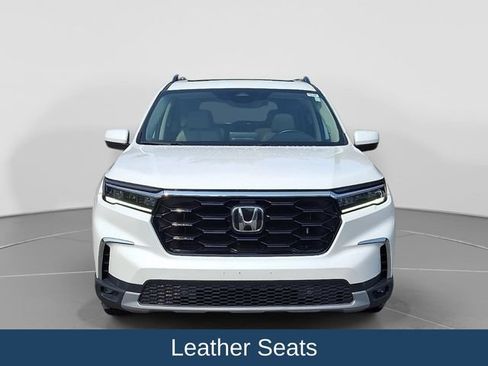 Used 2025 Honda Pilot Touring image 3