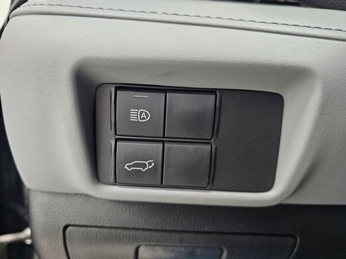 Used 2022 Toyota Highlander XLE AWD/4WD image 29