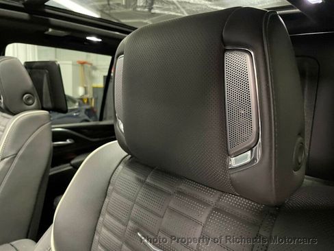 Used 2024 Cadillac Escalade Premium Luxury Platinum image 14