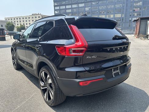Certified 2025 Volvo XC40 B5 Plus image 10