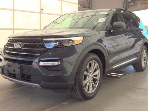 Used 2023 Ford Explorer XLT w/ Equipment Group 202A image 2