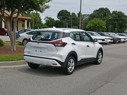 Used 2024 Nissan Kicks S FWD image 4