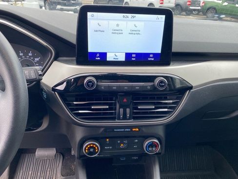 Used 2022 Ford Escape SE image 11