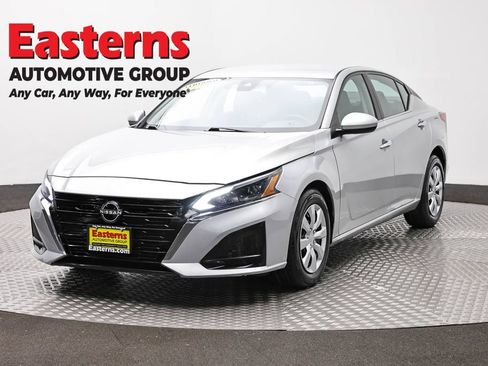 Used 2023 Nissan Altima 2.5 S FWD image 1