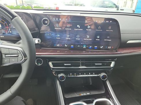 New 2026 Chevrolet Traverse Z71 w/ Enhanced Driving Package AWD/4WD image 20