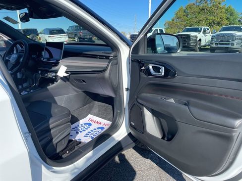 New 2026 Jeep Compass Trailhawk w/ Sun, Sound & Navigation Group image 34