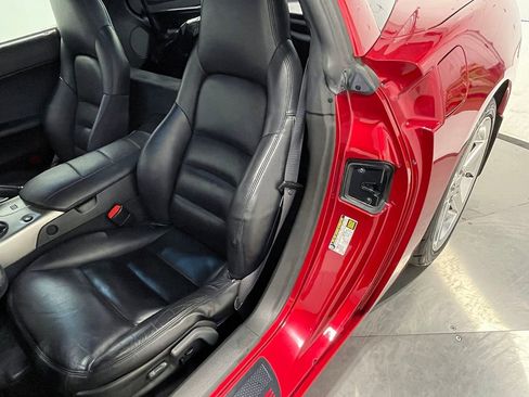 Used 2005 Chevrolet Corvette Coupe w/ Preferred Equipment Group RWD image 57