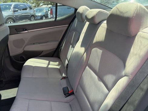 Used 2017 Hyundai Elantra SE FWD image 9