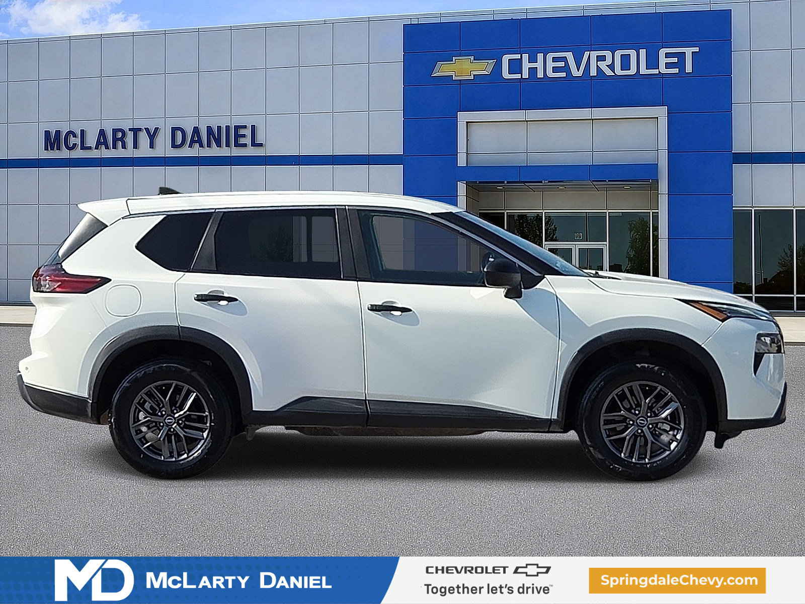 Used 2024 Nissan Rogue S FWD image 6