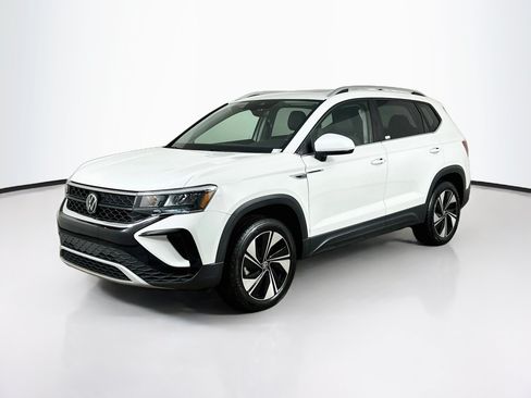 Used 2024 Volkswagen Taos SE AWD/4WD image 3