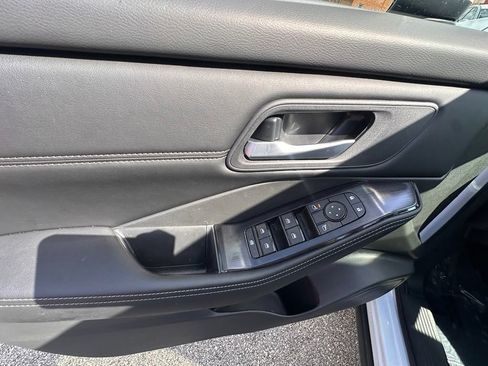 Certified 2025 Nissan Rogue SV w/ SV Premium Package FWD image 16