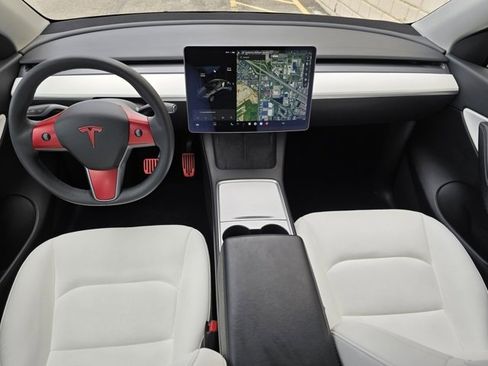 Used 2021 Tesla Model Y Long Range image 2