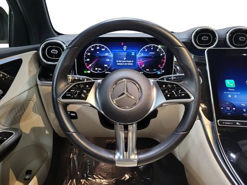 Used 2025 Mercedes-Benz GLC 300 4MATIC image 23