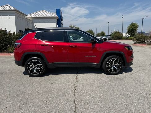Used 2025 Jeep Compass Limited AWD/4WD image 8