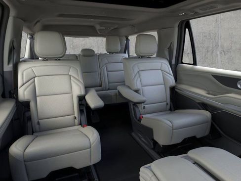 New 2026 Lincoln Navigator L Reserve AWD/4WD image 11